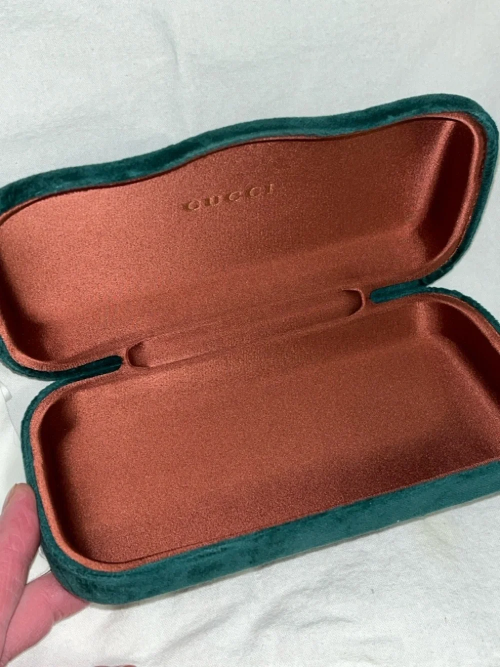 GUCCI AUTHENTIC DESIGNER GREEN VELVET CLAM SHELL EYEGLASS CASE - Picture 7 of 8